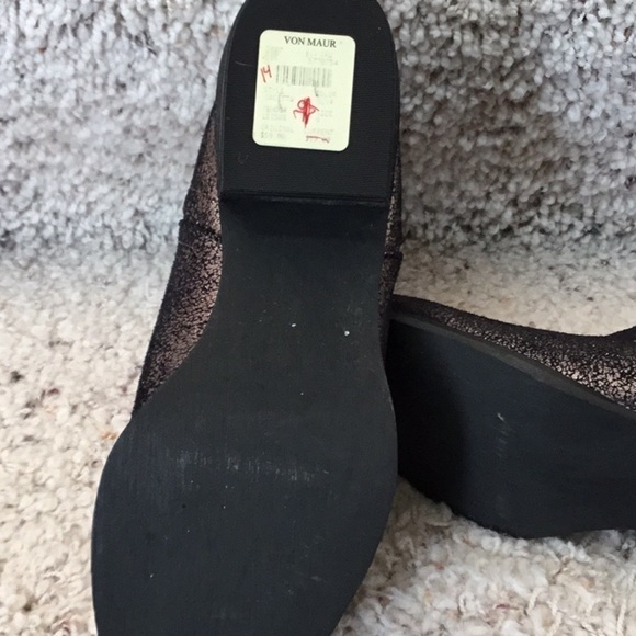 NOT Rated Women's Sagitta Faux Leather Crackled Metallic Block Heel Ankle Bootie - Picture 9 of 11